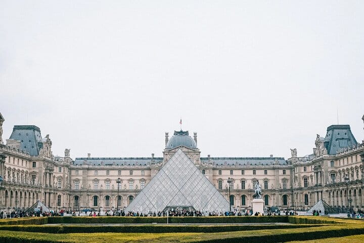 Paris Small Group Tour with Beauvais–Tillé Airport Transfer 4