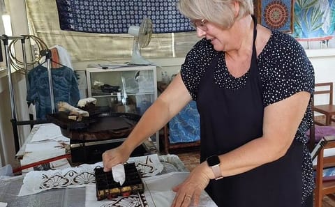 Private Batik Class and Miniature Park Tour in Central Jakarta
