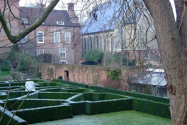 Charles Dickens Full-Day Private Tour in Rochester
