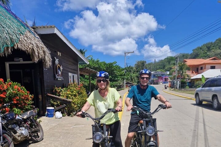 Roatan E-Bike Adventure, Food Tasting and Beach daypass