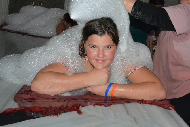 Semi Submarine Sea Trip with Parasailing &amp; Turkish bath -Hurghada