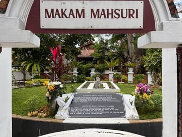 Mahsuri’s Tomb Cultural Village Plus Kilim Geo Park Mangrove Tour