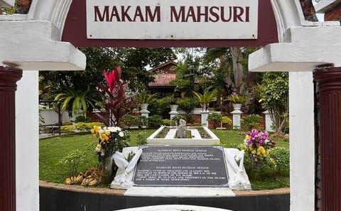 Mahsuri’s Tomb Cultural Village Plus Kilim Geo Park Mangrove Tour