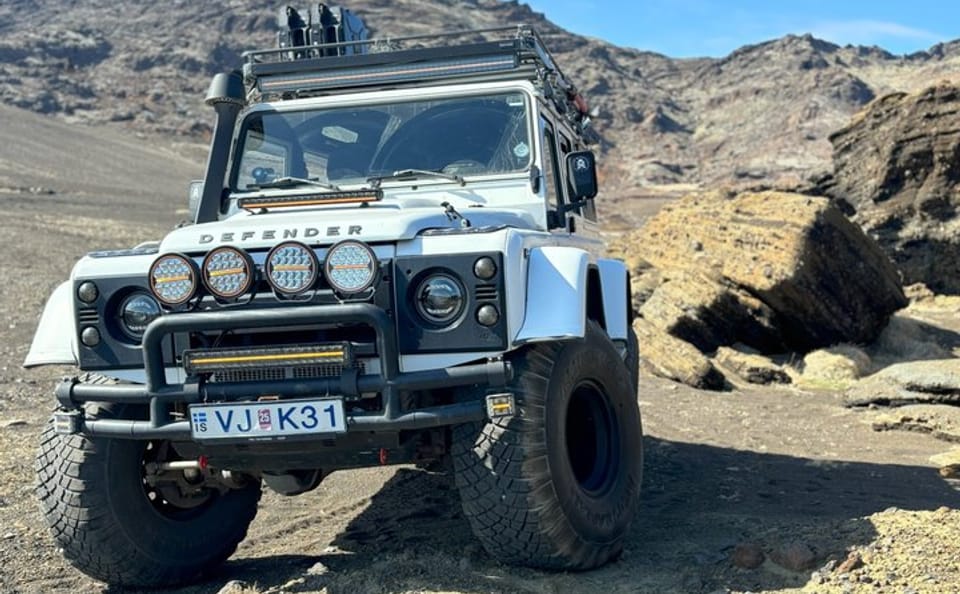 Golden Circle 4×4 Super Jeep Evening Tour: Midnight Sun Adventure