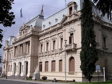 See the highlights of Jujuy on a 3-hour sightseeing tour