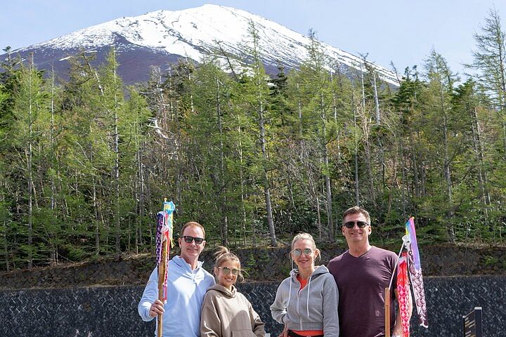 Mt. Fuji Private Sightseeing Tour with Local guide/photographer