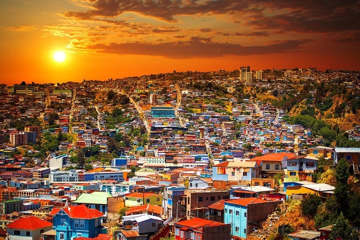 Small-Group Tour to Viña del Mar and Valparaiso from Santiago  2