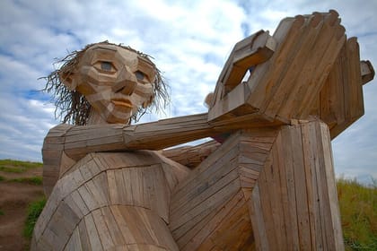 The Six Forgotten Giants Trolls Hunt with Minibus