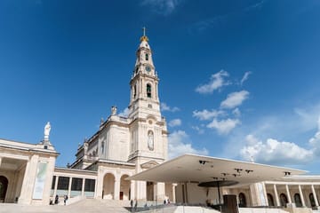 Private Sintra, Pena Palace, Nazaré & Fátima Tour From Lisbon