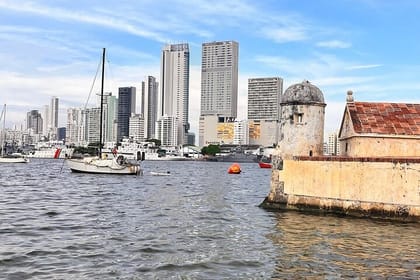 NEW! BIKE TOUR with LUNCH at ANTHONY BOURDAIN FAMOUS SPOT IN CTG