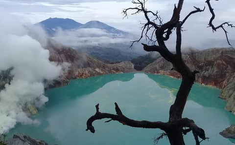 Mount Ijen and Mount Bromo 3-Day Private Hiking Tour from Bali