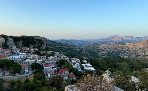 Private Rethymno Tour of Arkadi, Eleutherna, and Margarites