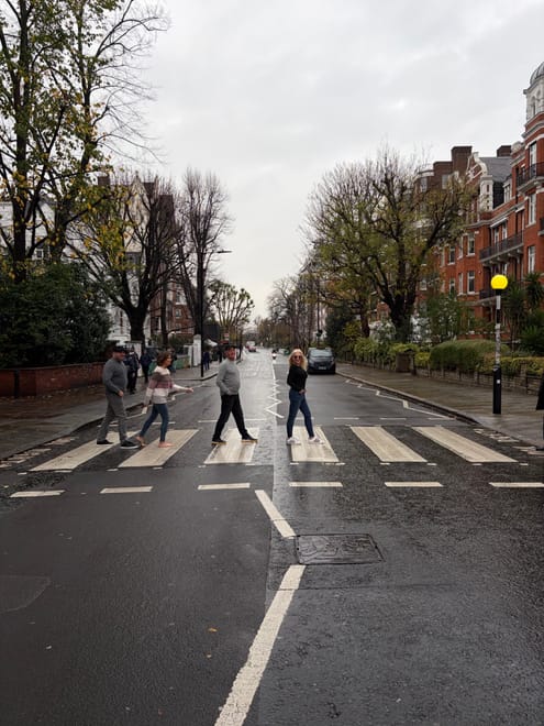 Rock ‘n’ Roll London: Iconic Music Sites Private Taxi Tour