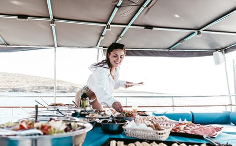Full-Day Round Malta Cruise with Comino and Blue Lagoon