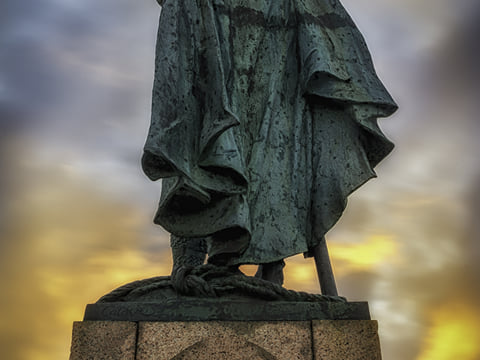 A picture of a statue of Leif Ericsson, Son of Iceland