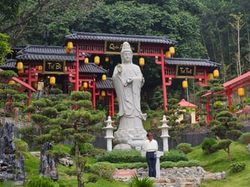 Full-Day Tour of Quang Phu Cau Incense Village and Pagodas in Hanoi
