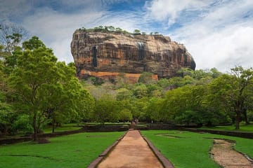 Sigiriya Rock Fortress and Jeep Safari Day Tour from Colombo