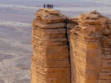 3-Day Tour: Edge of the World, City tour and Red Sand from Riyadh