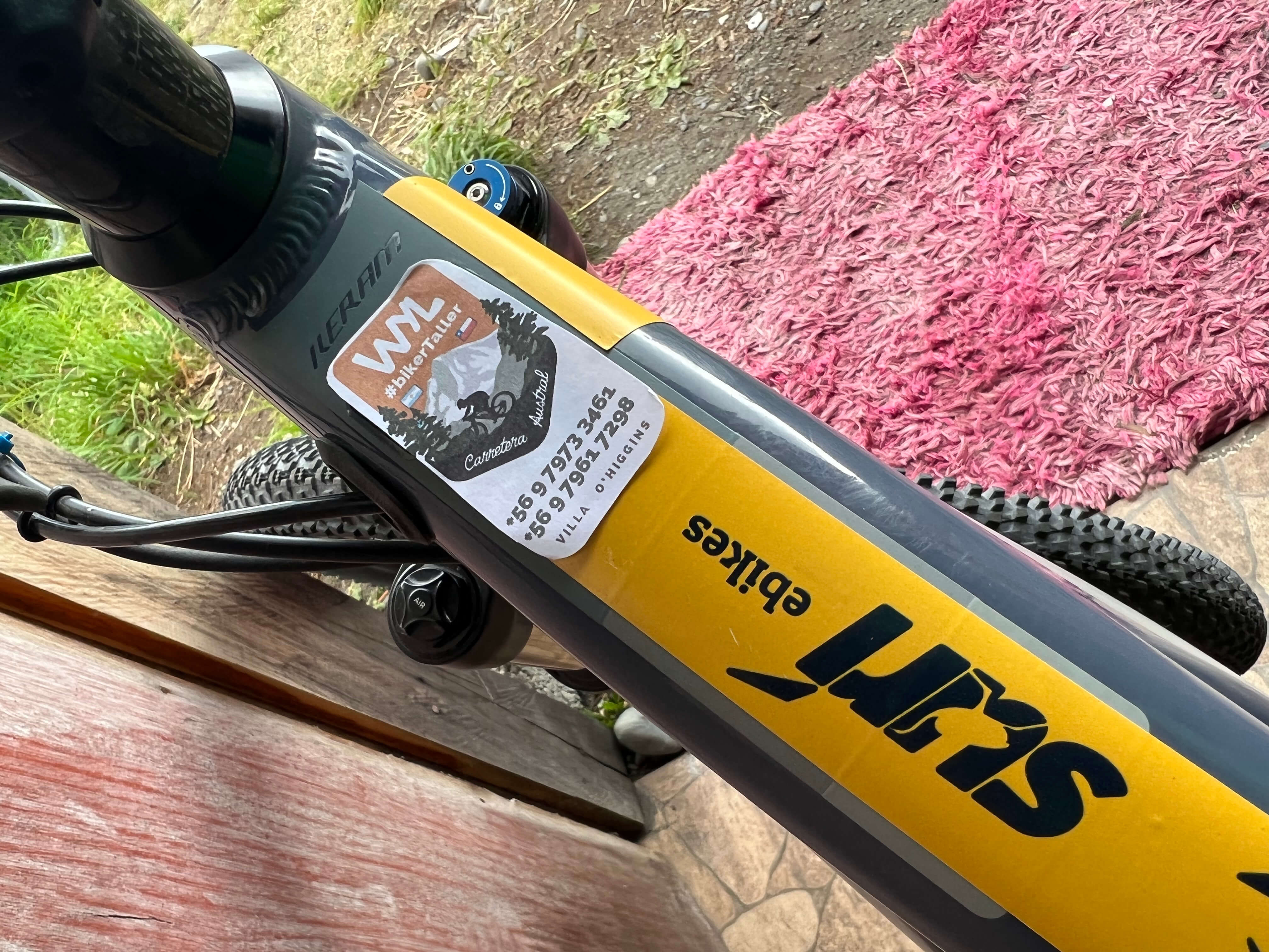 WyL y SURí : colegas y amigos con una misma pasión y cariño por los detalles. Nuestras eBikes siempre están a punto gracias a WyL