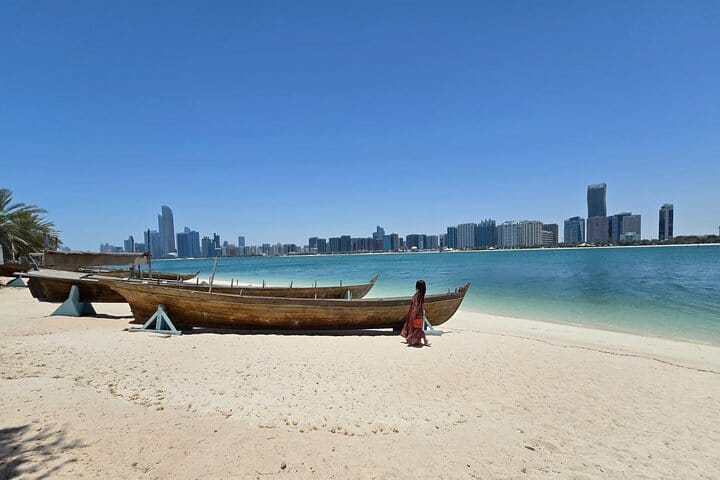 Abu Dhabi Layover Sightseeing Tour with Airport Pickup & Drop-off 4