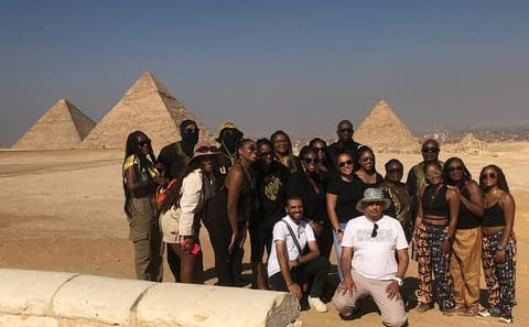 Private Giza Pyramids and Sphinx Tour with Desert Views