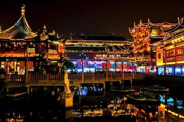 Shanghai Evening Cruise and Street Food Tour