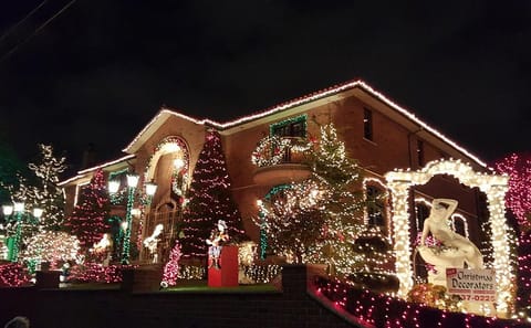 Dyker Heights Christmas Lights Tour in Brooklyn, New York
