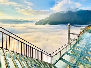 Half-Day Tour of Sapa's Dragon Cloud Glass Bridge and Silver Waterfall