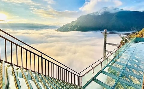Half-Day Tour of Sapa's Dragon Cloud Glass Bridge and Silver Waterfall
