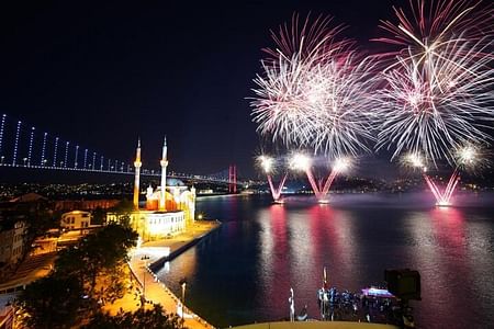 New Year's Eve Dinner Cruise Party on the Bosphorus in Istanbul