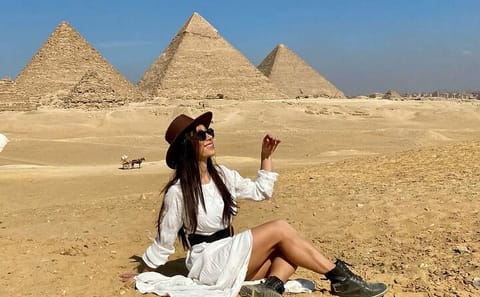 Private Guided Tour of Giza Pyramids and Sphinx with Lunch