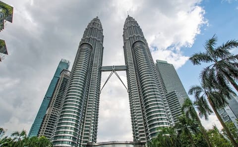 Kuala Lumpur City Tour with Batu Caves and Key Highlights