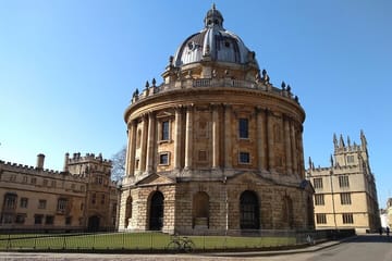 Private 2-Hour Walking Tour of Oxford University Secrets