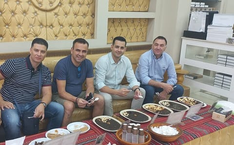Evening Bus Tour of Muscat's Highlights and Mutrah Souq