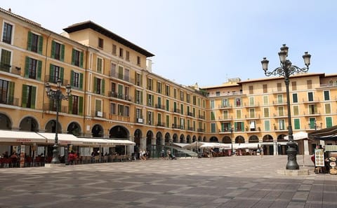 Private Guided Tour of Palma de Mallorca's Historic Landmarks