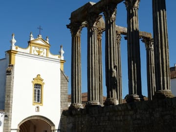Evora Highlights – Roman Temple, Cathedral and Historic Center
