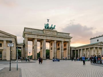 Berlin Full-Day City Tour with Iconic Landmarks and Local Culture