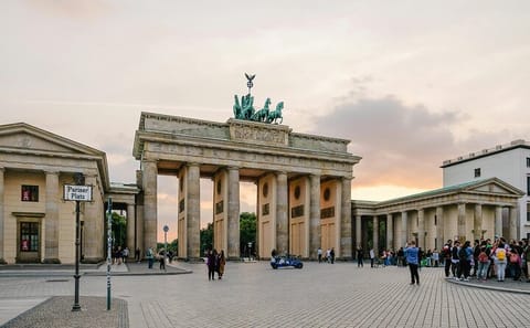 Berlin Full-Day City Tour with Iconic Landmarks and Local Culture