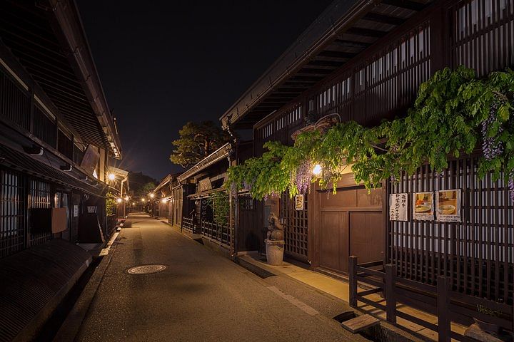 Night tour of Takayama (About 40 min.)