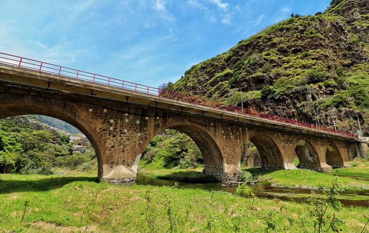 Full Day Guided Tour to The Charms of Northeast Madeira
