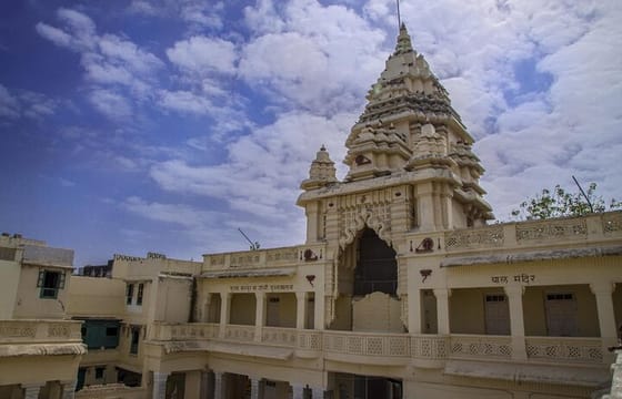 Vadodara to Aurangabad Drive to Explore the Man-made Wonder