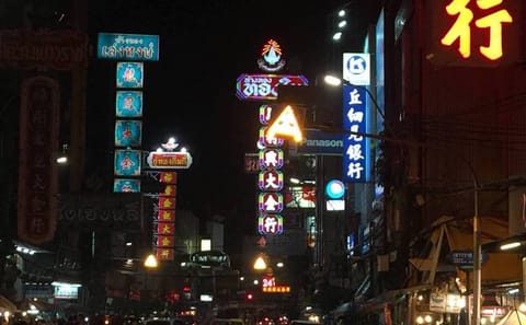 Bangkok Chinatown Evening Food Tour with Private Tuk-Tuk Ride