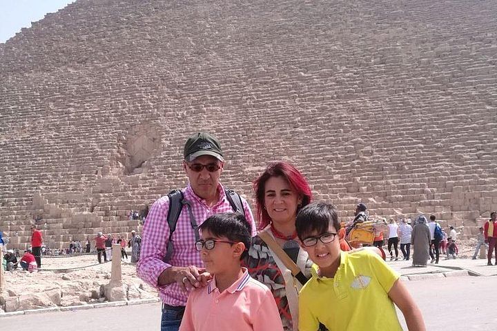 Day Tour to Giza Pyramids and Egyptian Museum from Cairo