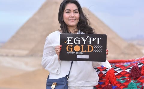 Private Day Tour of Giza Pyramids and Saqqara in Egypt