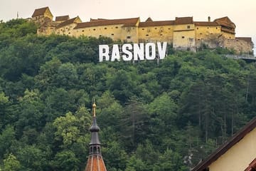 Small-Group Tour of Bran, Rasnov, and Peles Castles from Brașov