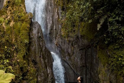 Tin-06 : Nature’s Oasis – Honolulu and Chullachaqui Falls Exploration