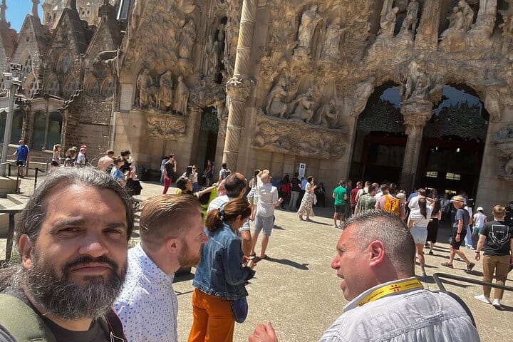 Private Barcelona Tour with Licensed Guide Sagrada Familia-Park Güell-La Pedrera 9
