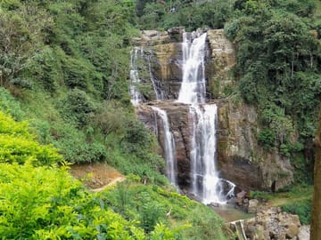 Hill Country Train Journey in Colombo, Sri Lanka