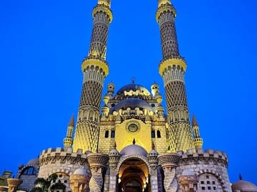 "Old Market & Soho Square: Sharm's Traditional & Modern Delights"