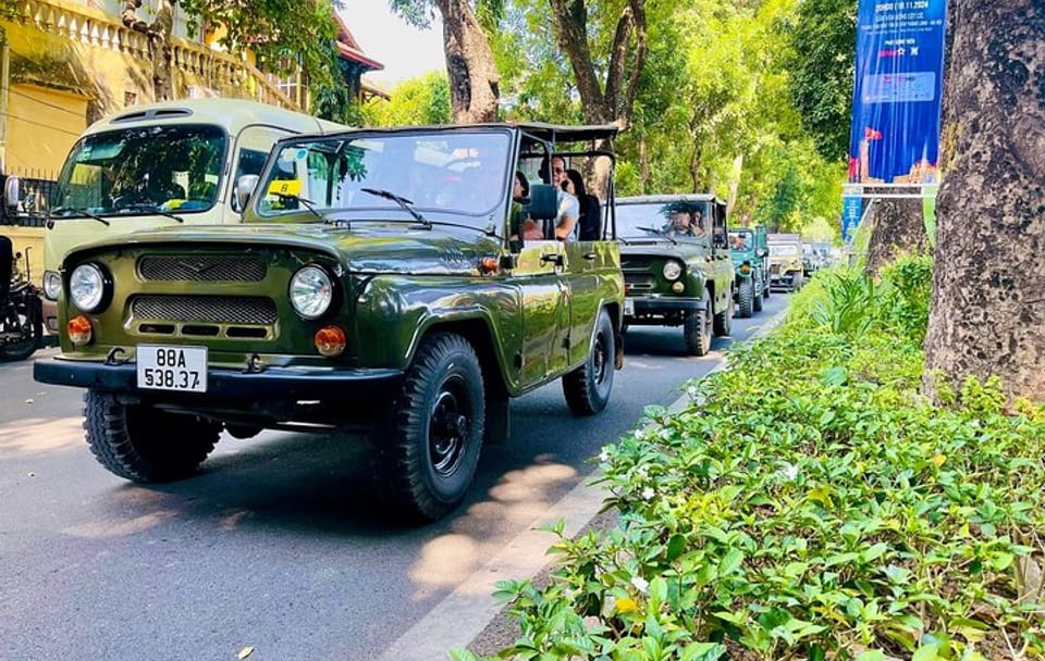 Hanoi Jeep Tour to Co Loa Countryside and Traditional Village